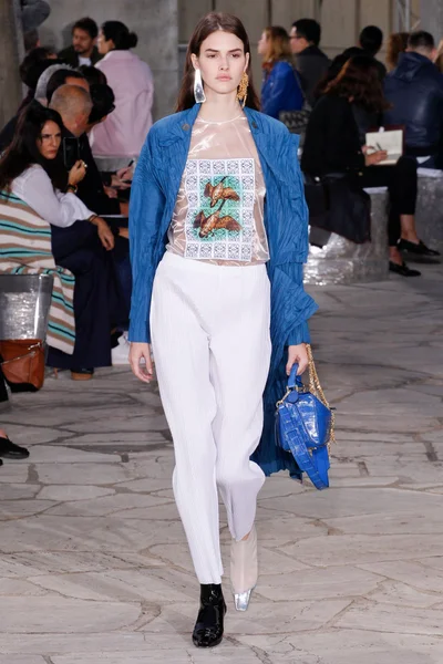 Look 26